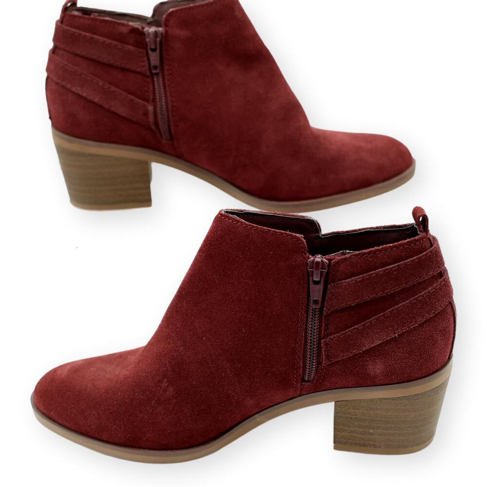 Sonoma Suede Buckle Magenta Womens Booties 8.5M